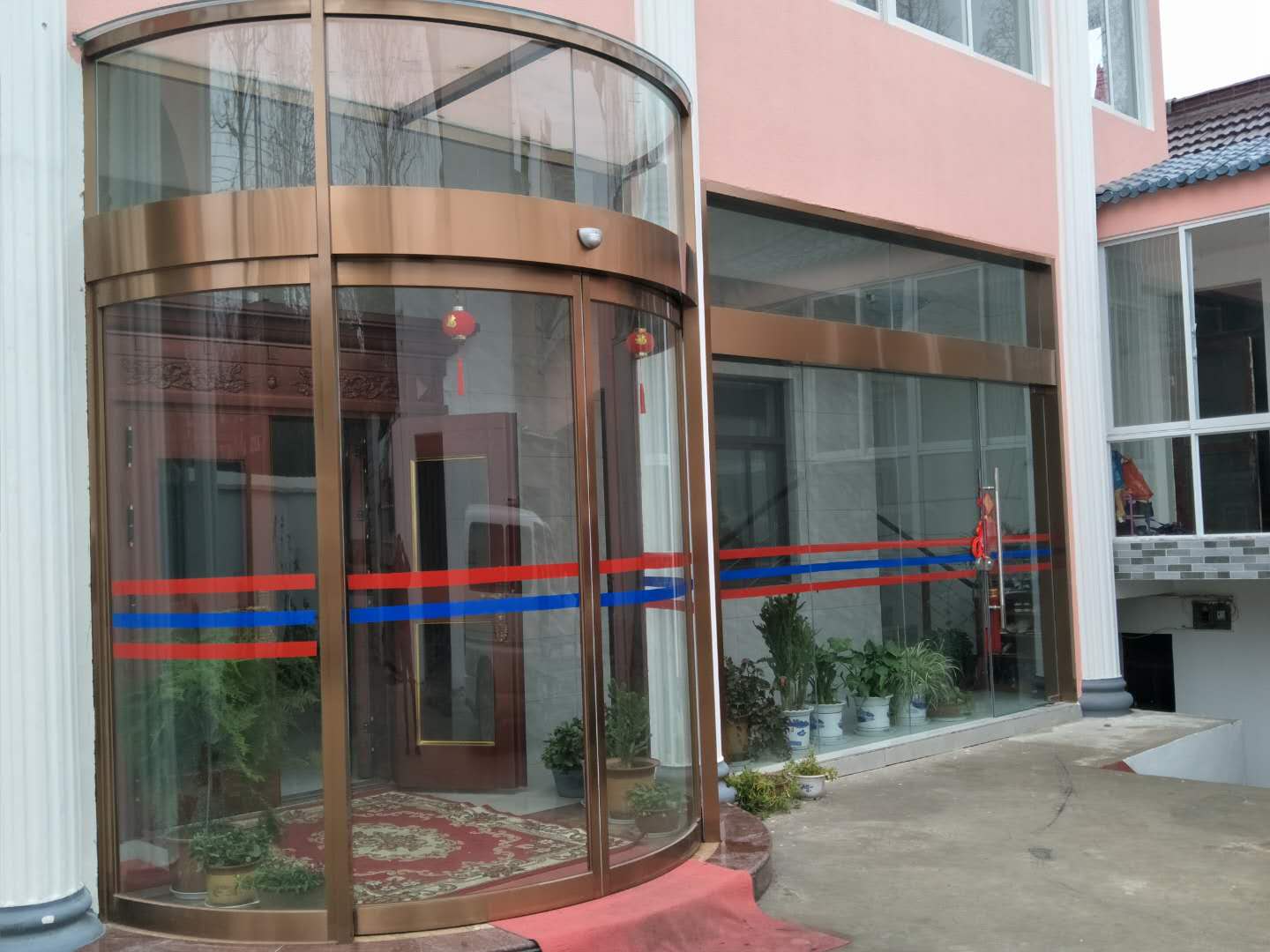 圓弧型自動門01